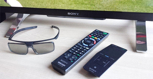 Stand, remote controls & 3D glasses