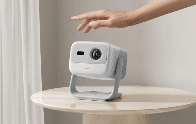 JMGO updates one of its most popular and powerful portable projectors